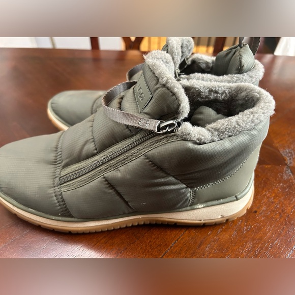 UGG SEAWEED WATERPROOF LAKESIDER ZIP PUFF SNEAKER BOOTS, WOMENS size 10 - Picture 2 of 9